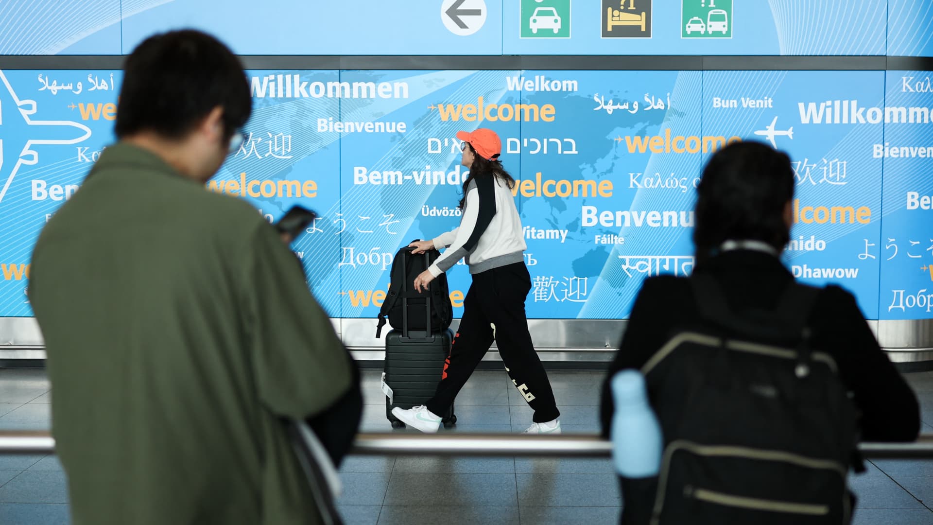 Airlines, hotels warn against Trump admin threat to international flights to ‘sanctuary cities’