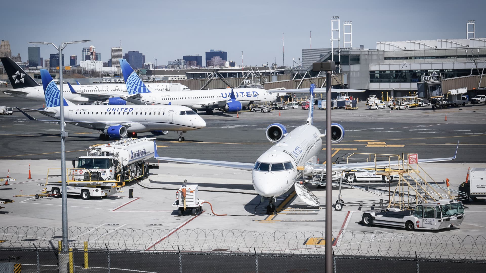 Airlines urge Trump administration not to curb international flights in feud over ‘sanctuary cities’