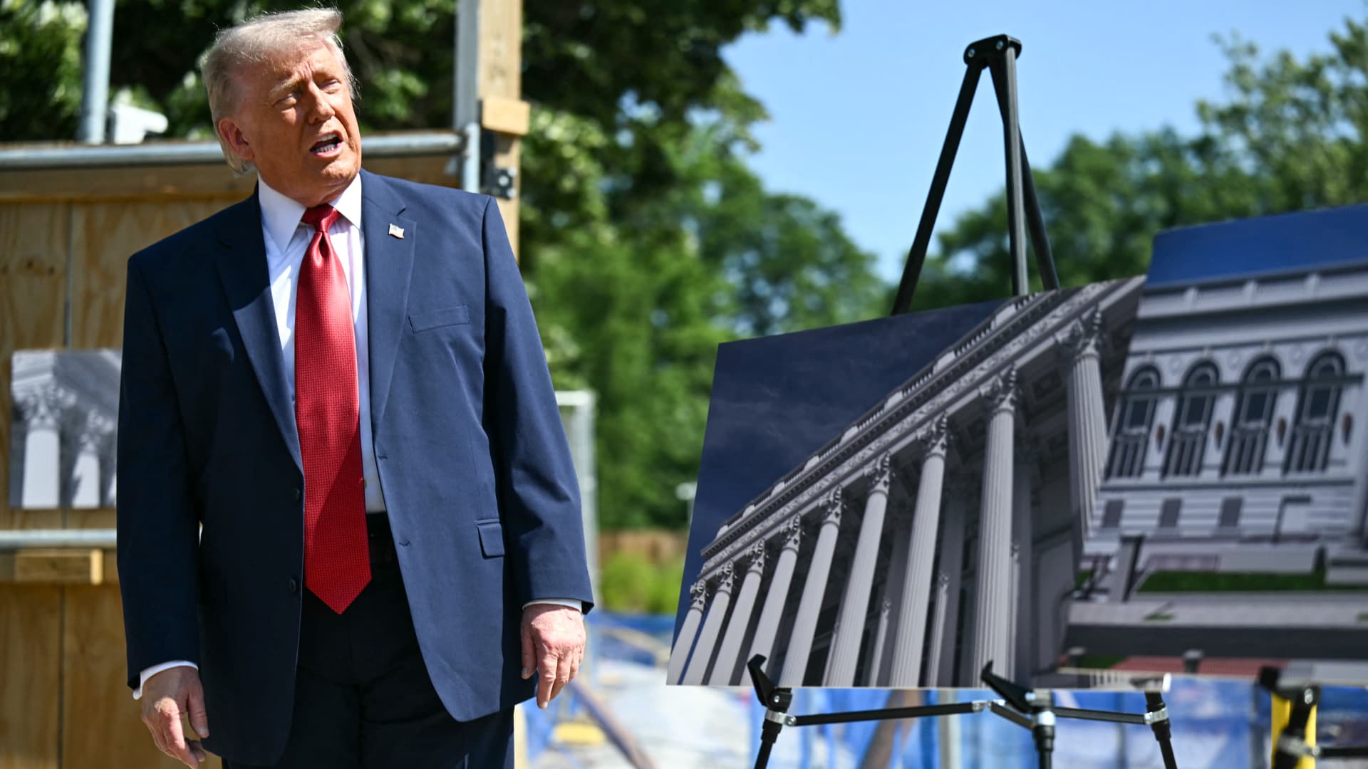 Senate GOP strips up to $1B for Trump ballroom security from immigration enforcement bill
