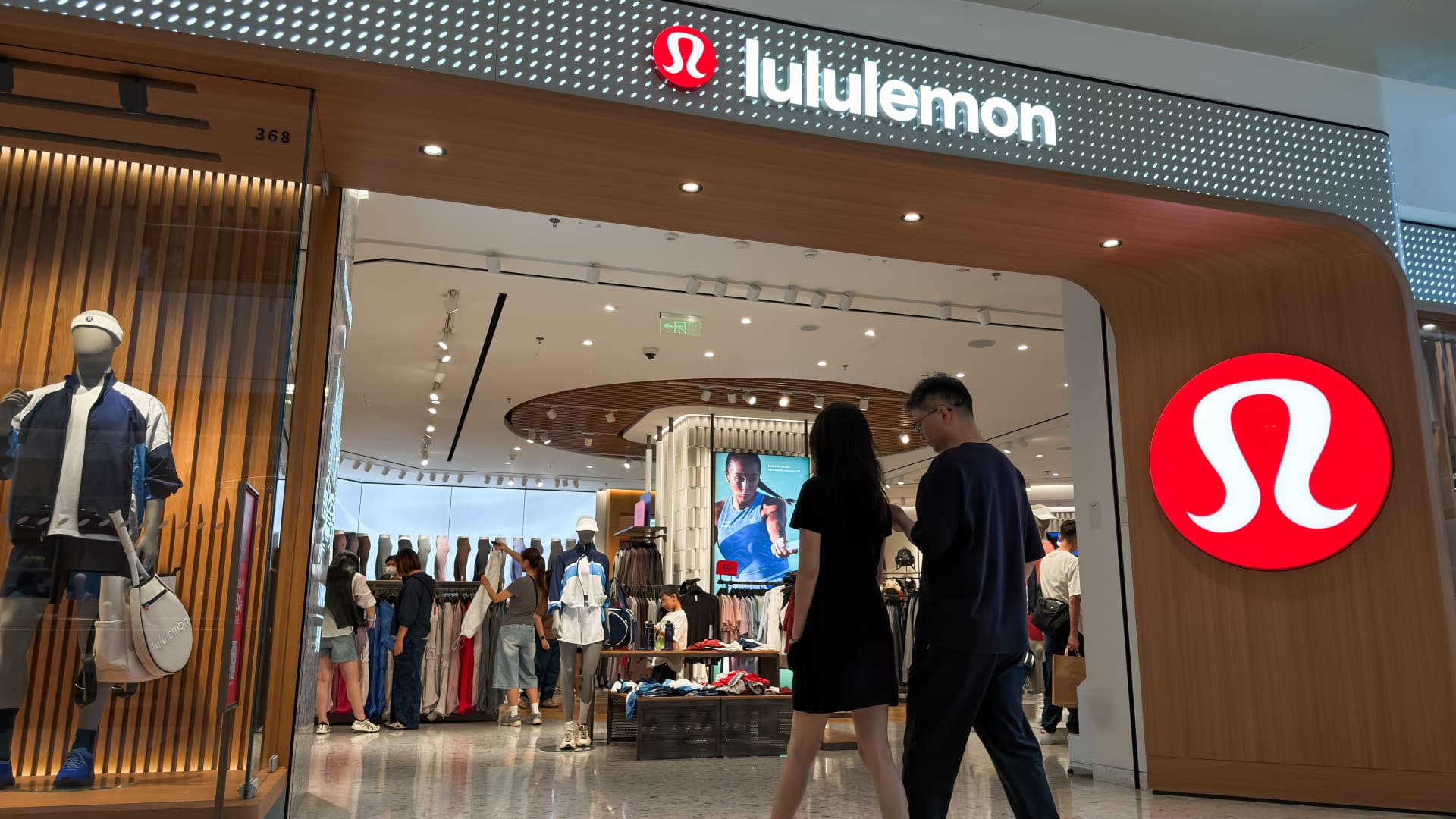 Lululemon cuts annual outlook and issues rough Q2 guidance, citing undisclosed ‘headwinds’