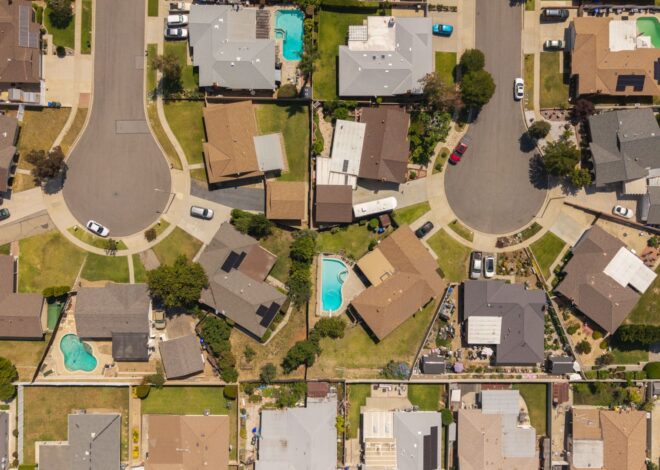 Sellers are pulling homes off the market at the fastest pace since 2020