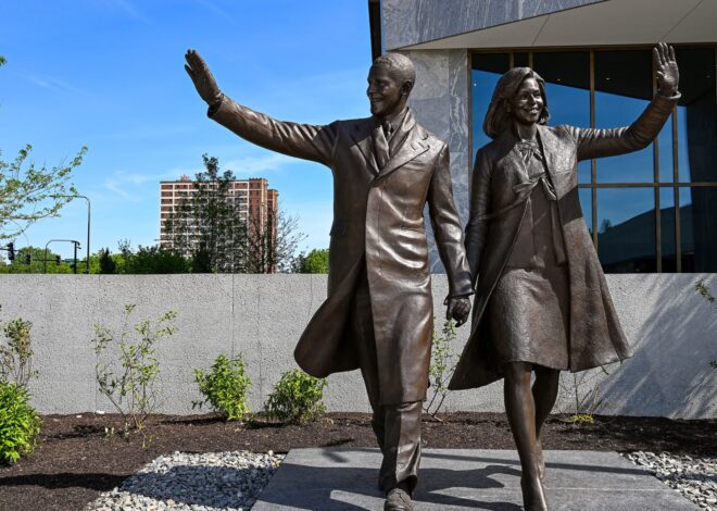 Obama Center launch brings Democratic political glitterati to Chicago ahead of crucial elections