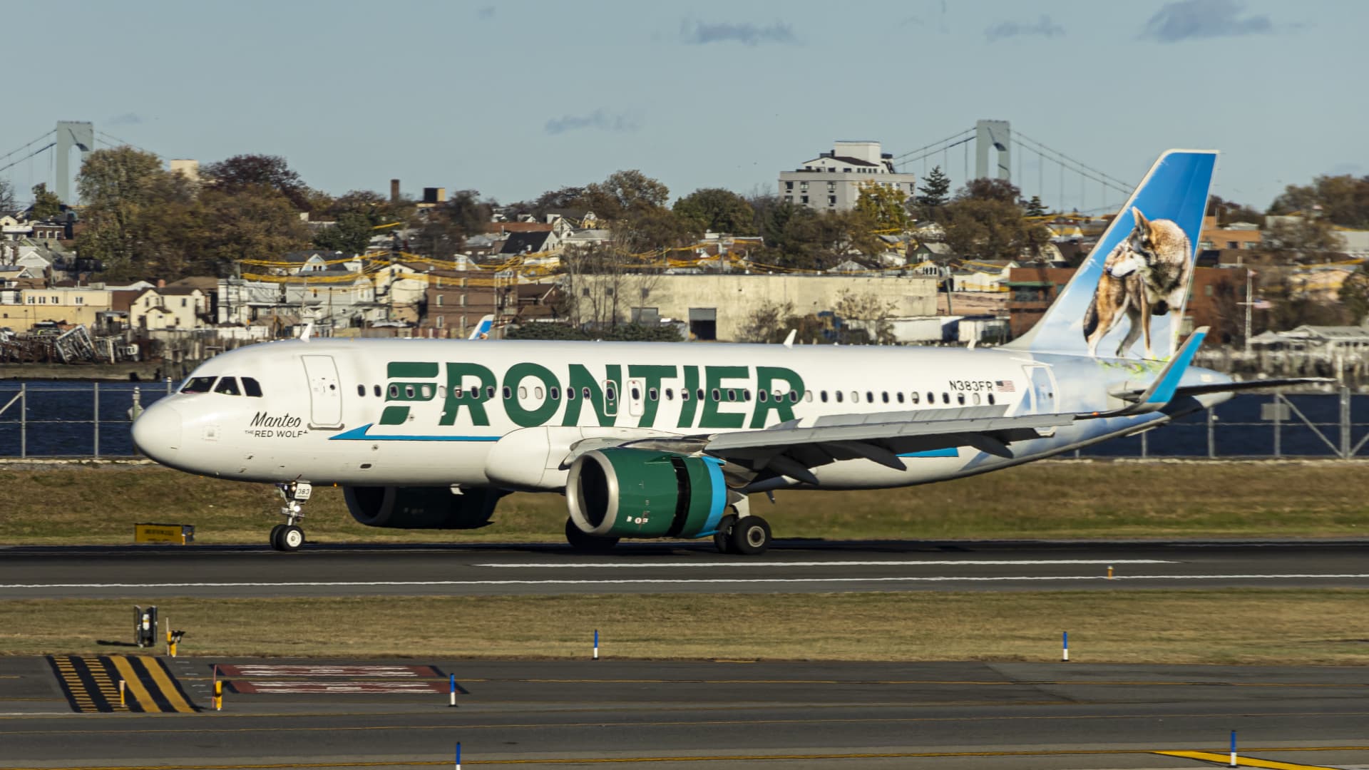 Frontier Airlines to debut in-flight Wi-Fi in 2027 with SpaceX’s Starlink