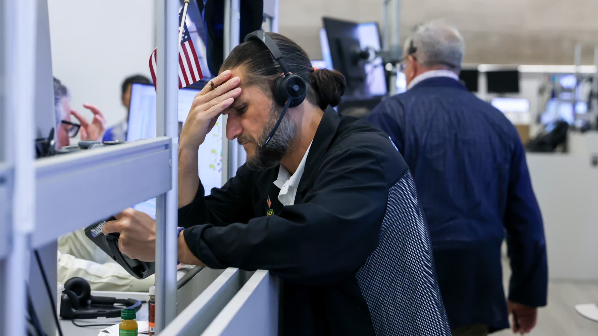 Analysis: Fed Chairman Warsh’s credibility in question after leaving interest rates unchanged