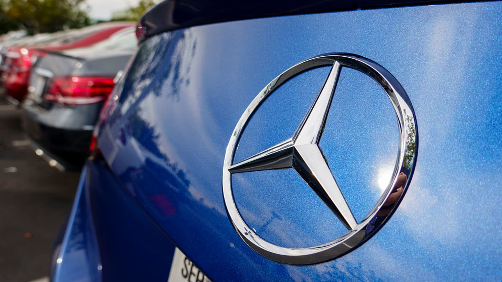 Senate panel advances China auto bill that could bar Mercedes-Benz from U.S.