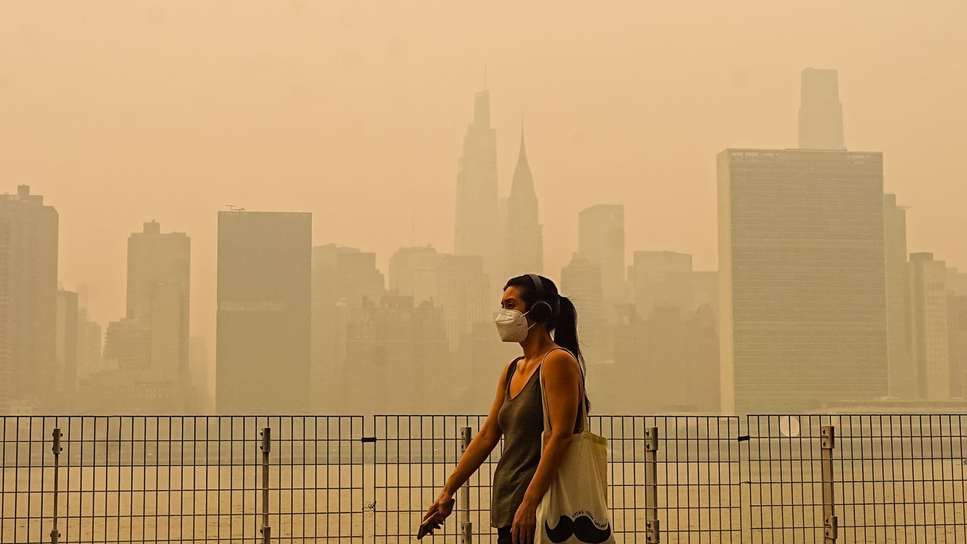 Trump rips Canada as wildfire smoke spreads, says U.S. will add pollution cost to tariffs
