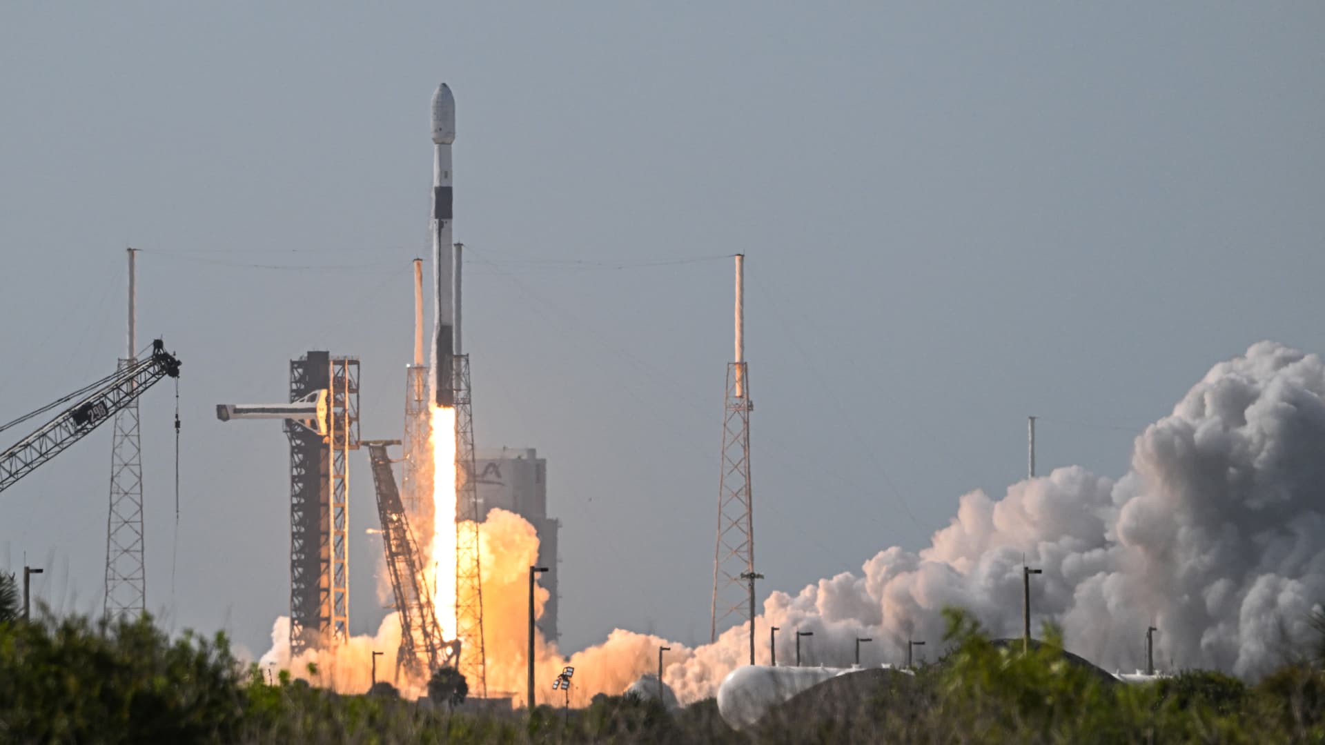 SpaceX, Blue Origin could get quicker launch approval under FAA move to waive environmental rules