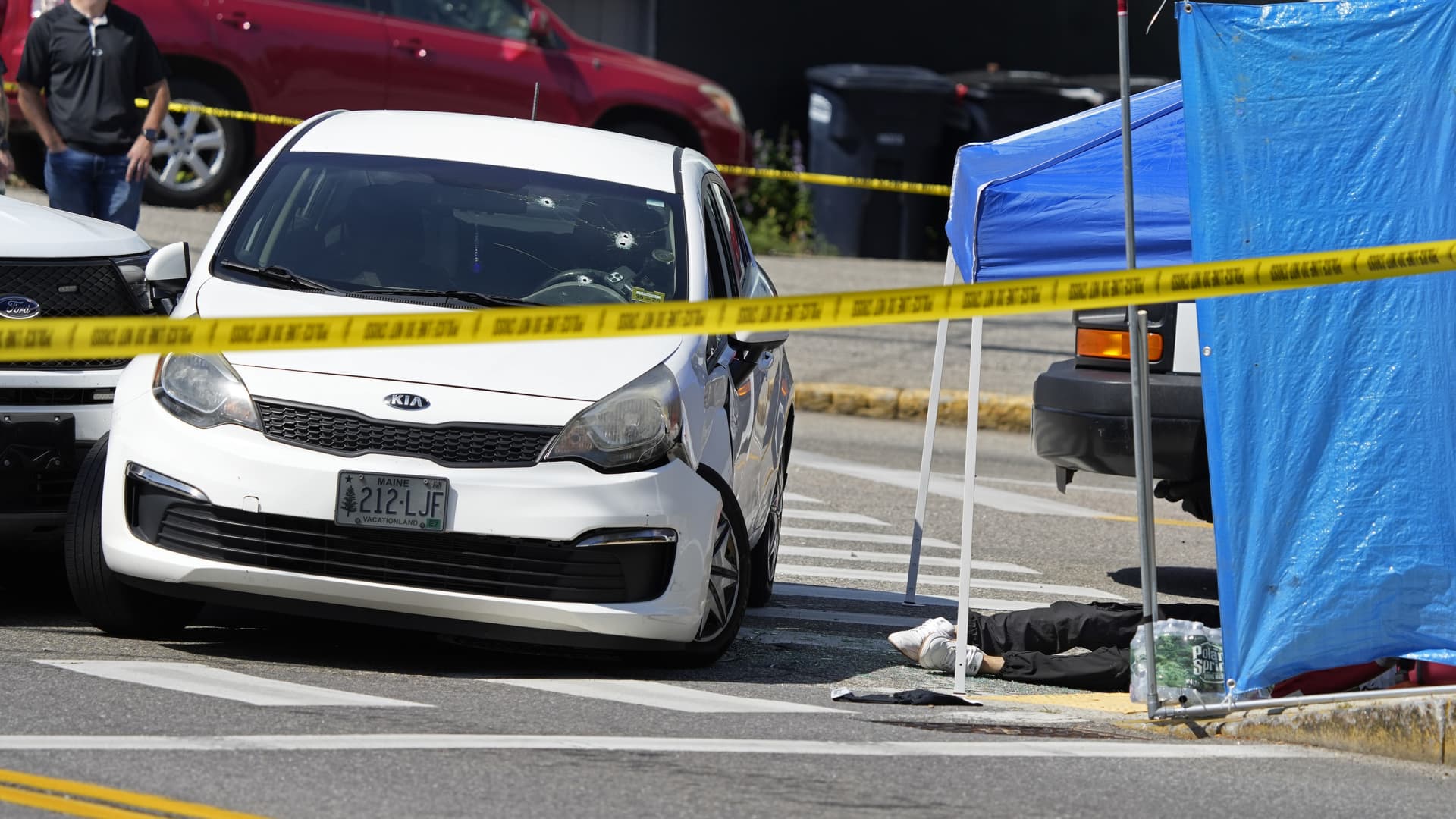 ICE suspends vehicle stops for U.S. immigration enforcement, Reuters sources say