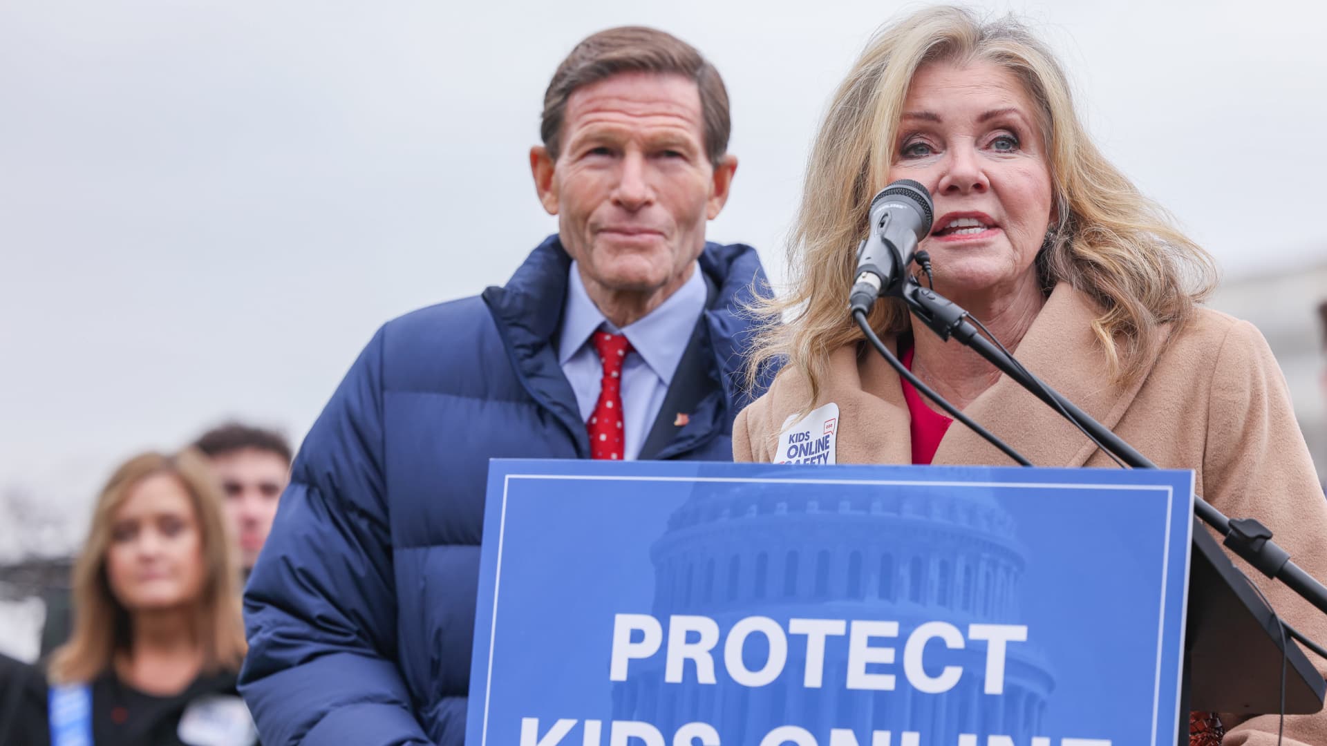 Kids Online Safety Act social media safety bill advances in Senate