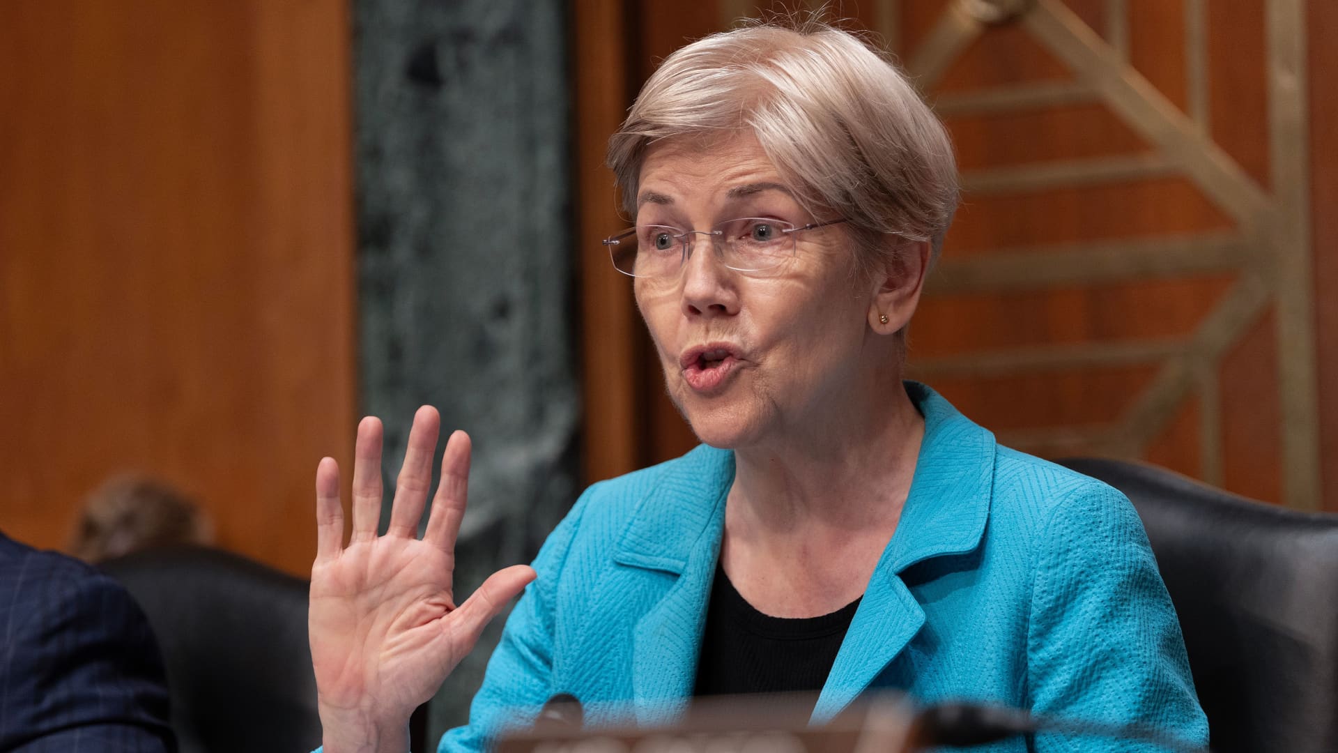Warren presses Lutnick over UAE access to sensitive U.S. tech after Trump crypto investment