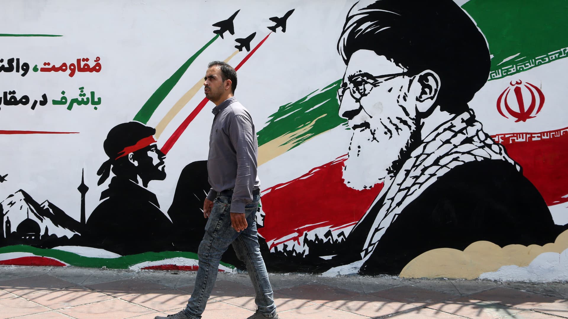 Trump says Iran’s economy is collapsing. A former central bank adviser in Tehran pushes back