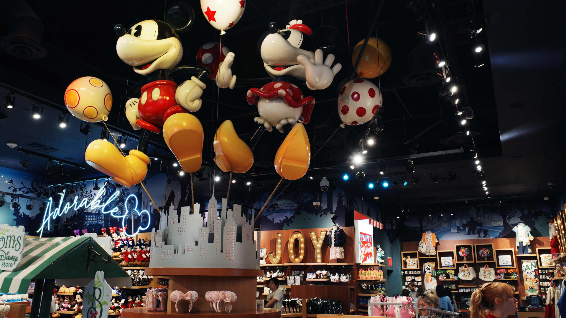 Here’s what to expect when Disney reports earnings before the bell