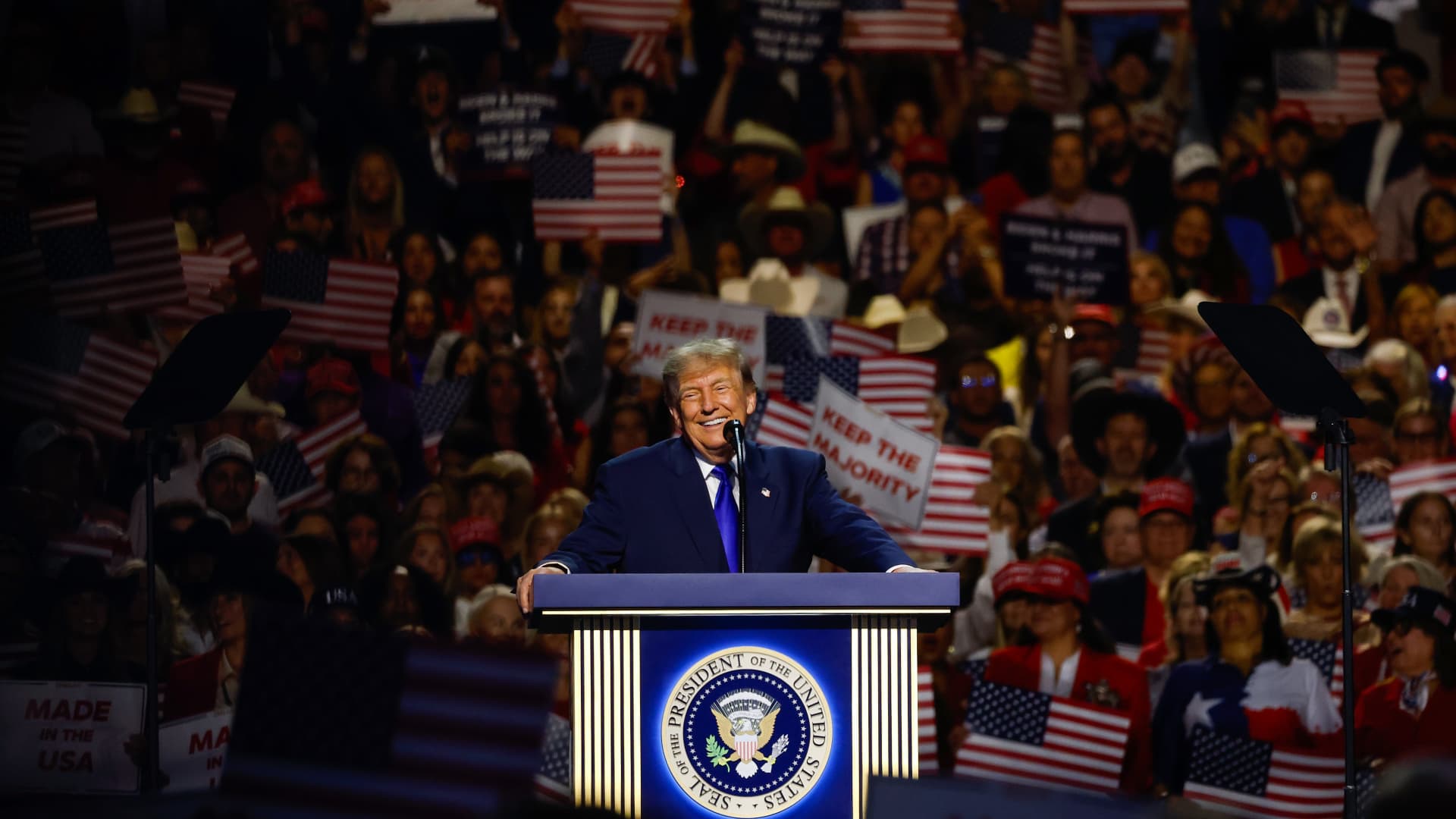 Trump promises $5,000 ‘dividend’ to U.S. citizens if Republicans win midterms