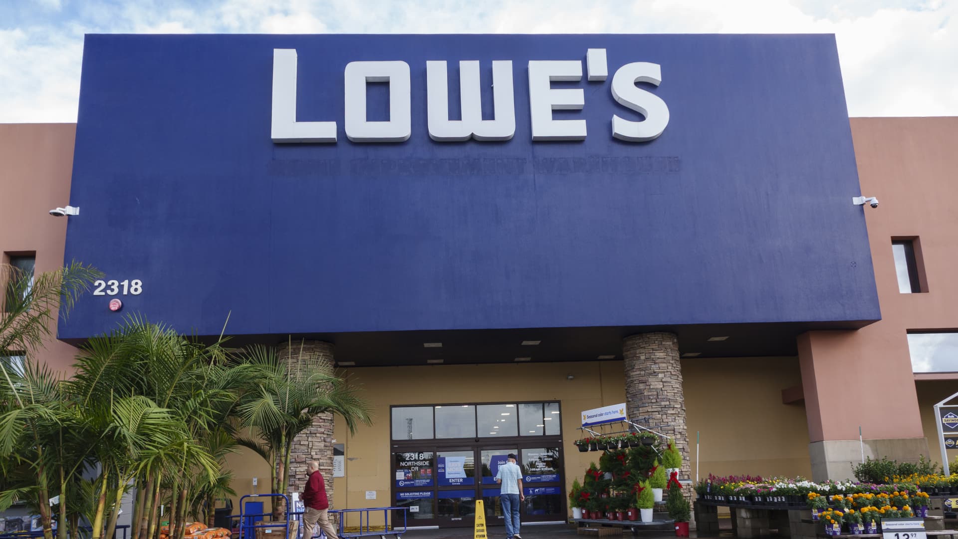 Lowe’s is launching a drone delivery service in partnership with DoorDash, Alphabet