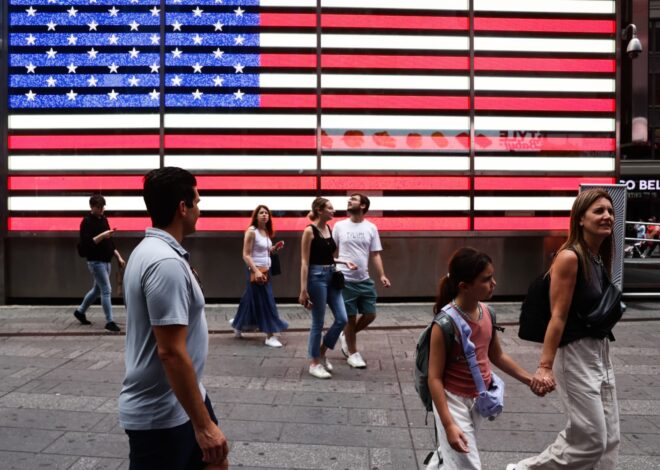 Americans’ incomes rose and poverty fell in 2025, Census Bureau says