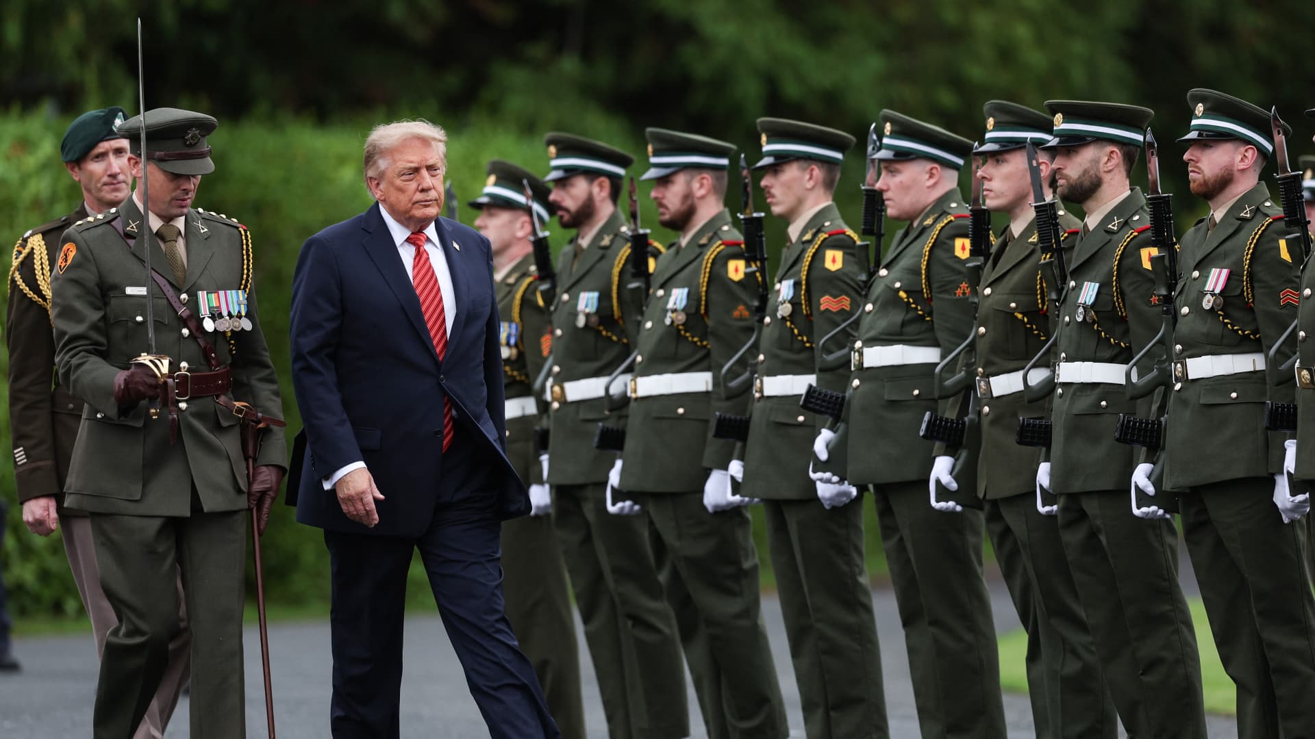 Trump arrives in Ireland to meet leaders before attending golf tournament