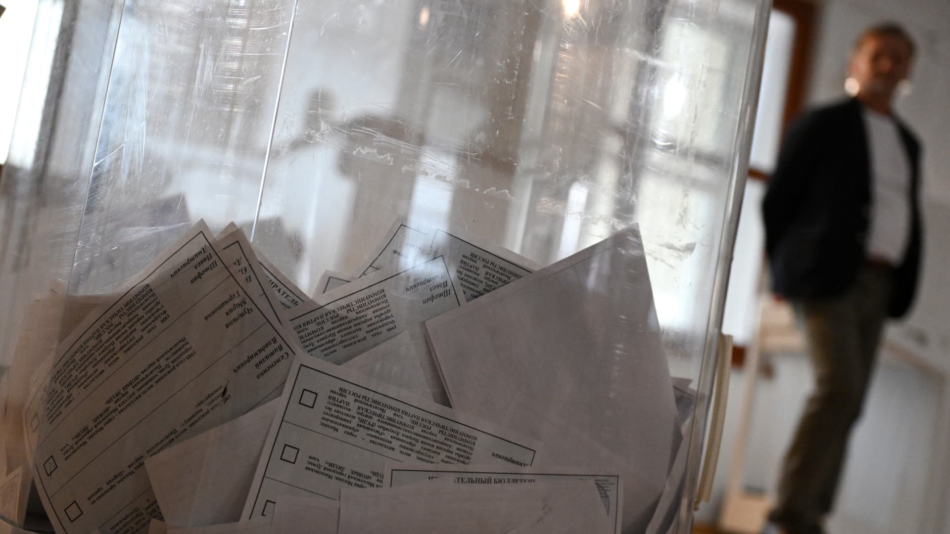 Russia’s ruling pro-Putin party on track to win wartime election after drones strike Moscow