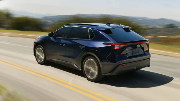 Why three automakers dominate the surging hybrid segment