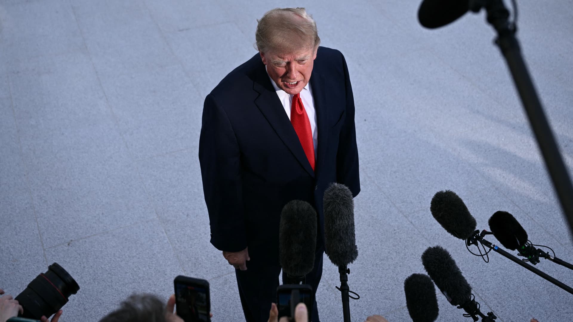 Judge extends block on Trump White House ban of MS NOW, CNN and Politico