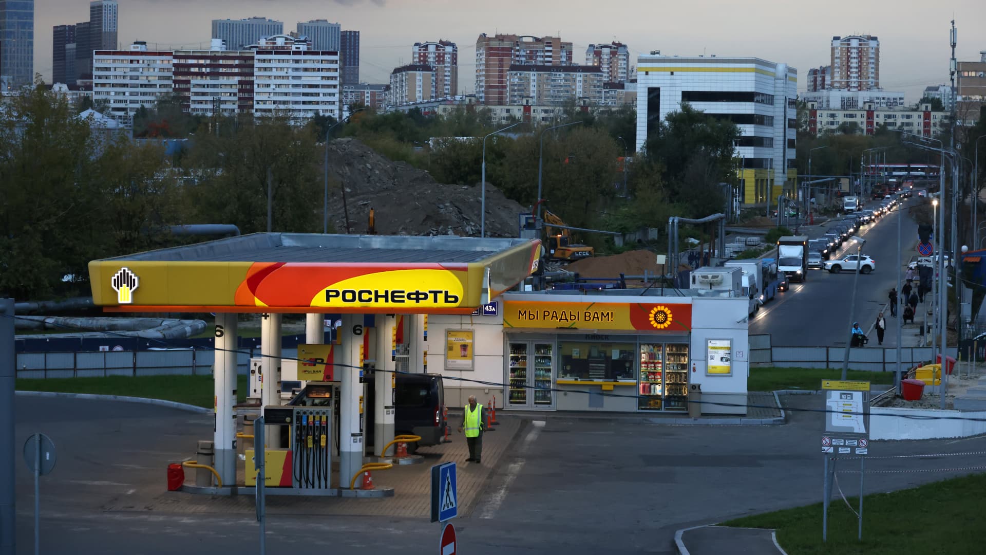 Trump’s Russia diesel deal may offer Putin more than money — and spell trouble for Ukraine